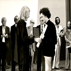 17ο ΦΕΚ ΒΡΑΒΕΙΑ Μ.ΜΕΡΚΟΥΡΗ 1976:Φωτογραφία 2